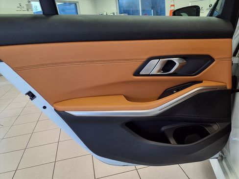 Used 2021 BMW 330i Sedan w/ M Sport Package image 18