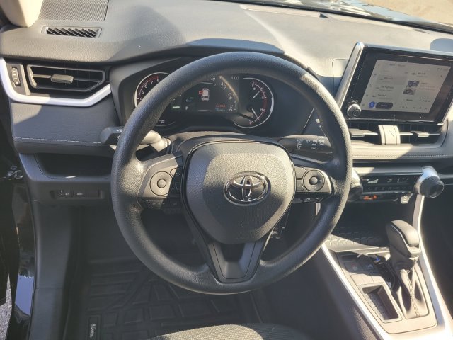 Used 2025 Toyota RAV4 LE FWD image 30