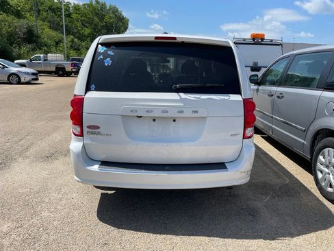 Used 2020 Dodge Grand Caravan GT FWD image 3