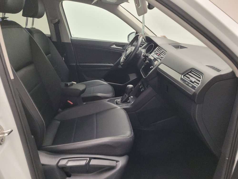 Used 2021 Volkswagen Tiguan SE w/ Panoramic Sunroof Package FWD image 21