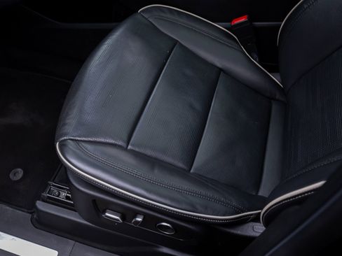 Used 2021 Cadillac Escalade Premium Luxury w/ LPO, Radiant Package image 16