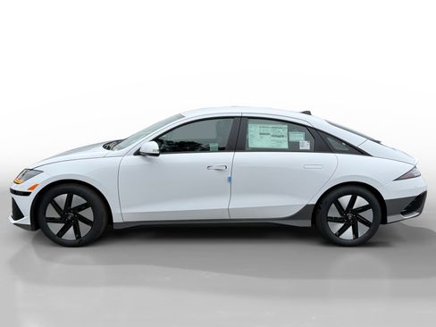 New 2025 Hyundai Ioniq 6 SE image 2