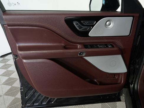 Used 2023 Lincoln Aviator Black Label w/ Jet Package image 19