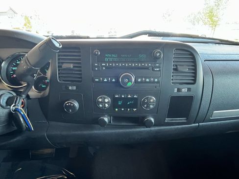 Used 2007 Chevrolet Silverado 2500 LT w/ 1LT Convenience Package AWD/4WD image 16