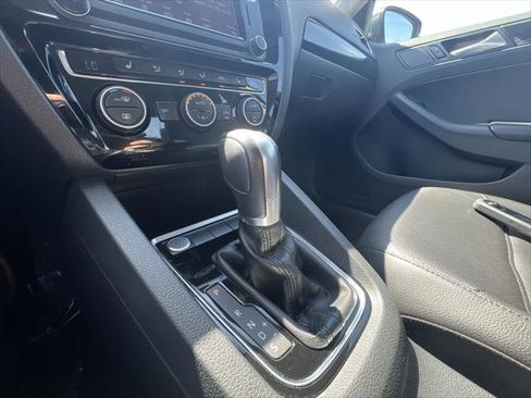 Used 2017 Volkswagen Jetta SEL FWD image 19