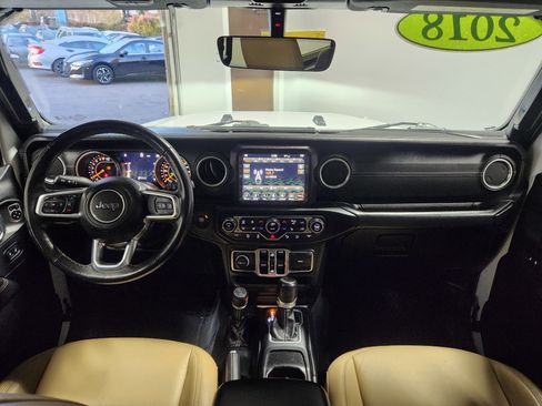 Used 2018 Jeep Wrangler Unlimited Sahara image 15