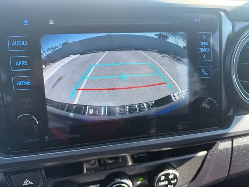 Used 2018 Toyota Tacoma TRD Off-Road image 31