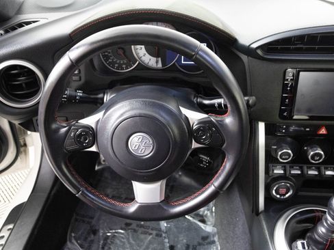 Used 2020 Toyota 86 image 29