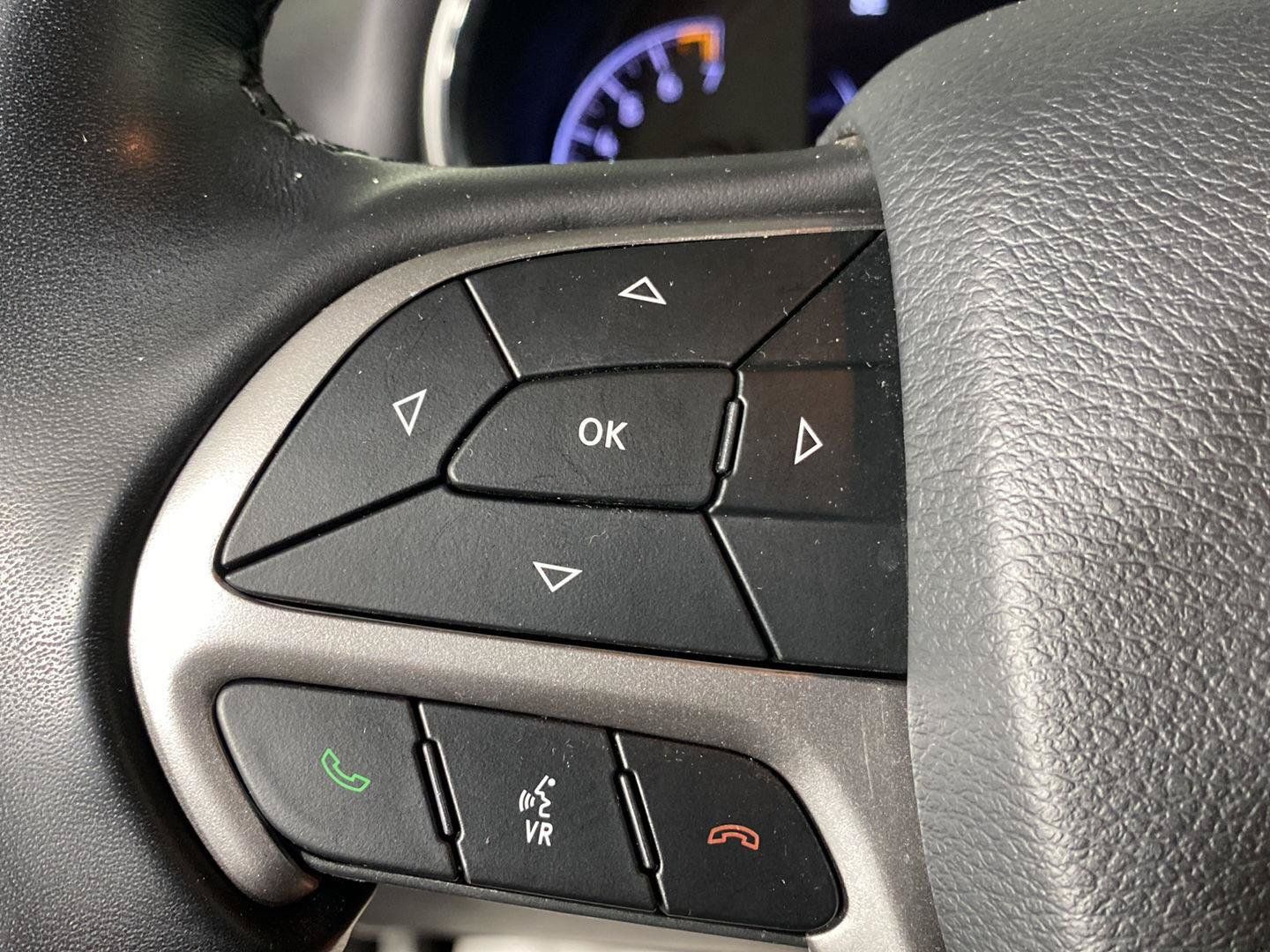 Used 2021 Jeep Grand Cherokee Laredo AWD/4WD image 17