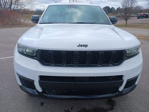 Used 2024 Jeep Grand Cherokee L Limited w/ Black Appearance Package image 3