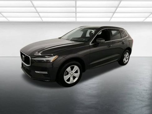 Used 2022 Volvo XC60 B5 Momentum image 4