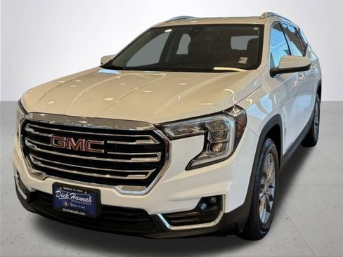 Used 2024 GMC Terrain SLT image 2