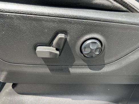Used 2021 RAM 1500 Big Horn RWD image 28