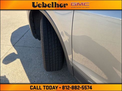 Used 2021 Volkswagen Tiguan SE w/ Panoramic Sunroof Package FWD image 24