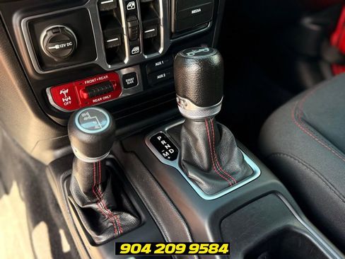 Used 2018 Jeep Wrangler Unlimited Rubicon AWD/4WD image 16