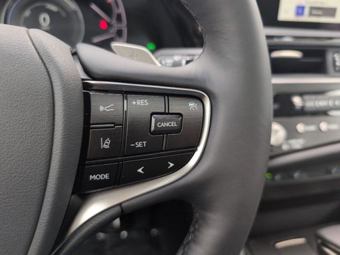 Used 2025 Lexus ES 300h w/ Premium Package image 18