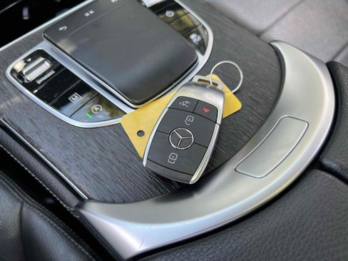 Used 2020 Mercedes-Benz GLC 300 4MATIC w/ Premium Package image 10