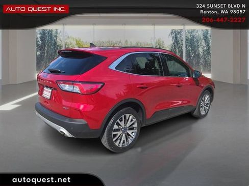 Used 2022 Ford Escape Titanium AWD/4WD image 5