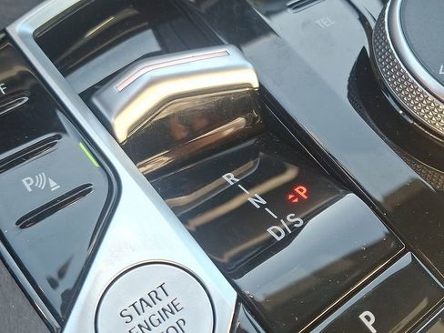 Used 2024 BMW X5 sDrive40i w/ Premium Package image 16