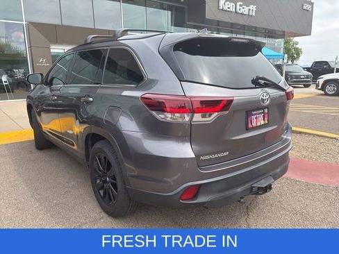 Used 2019 Toyota Highlander SE image 6