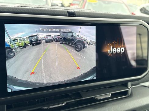 Used 2024 Jeep Wrangler Unlimited Rubicon image 32