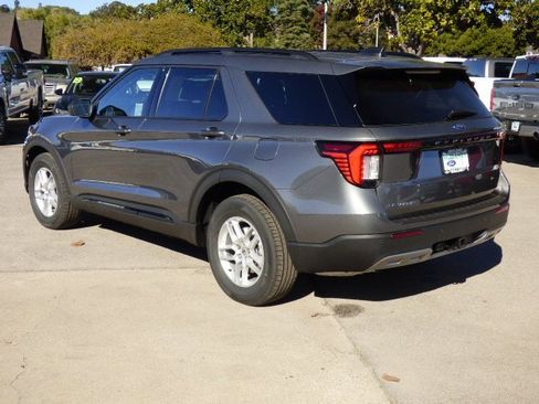 New 2026 Ford Explorer Active image 5