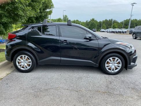 Used 2019 Toyota C-HR LE FWD image 4