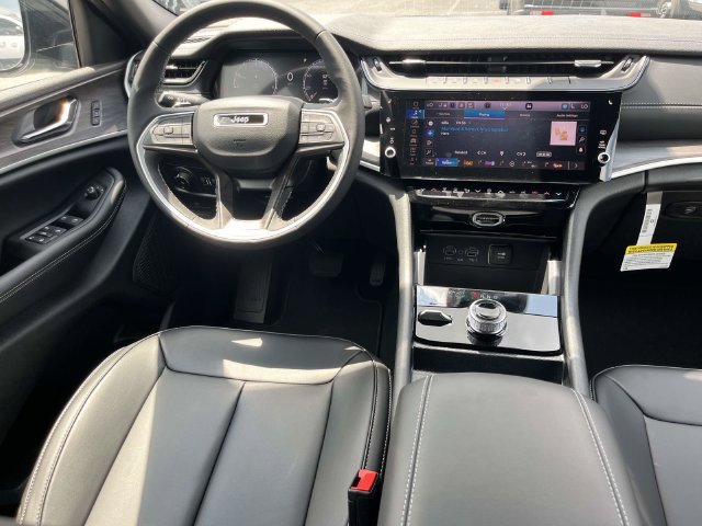 New 2026 Jeep Grand Cherokee Limited w/ Limited Altitude Package AWD/4WD image 12