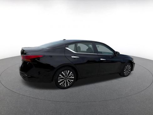 Used 2025 Nissan Altima 2.5 SV FWD image 14