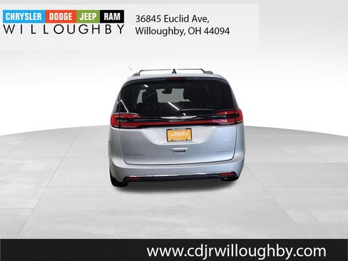 Certified 2023 Chrysler Pacifica Limited FWD image 7