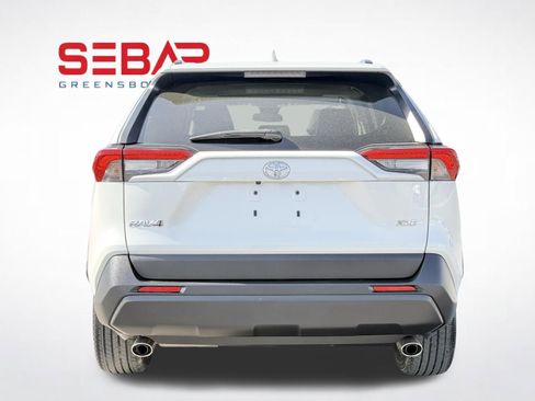 Used 2022 Toyota RAV4 XLE Premium image 9