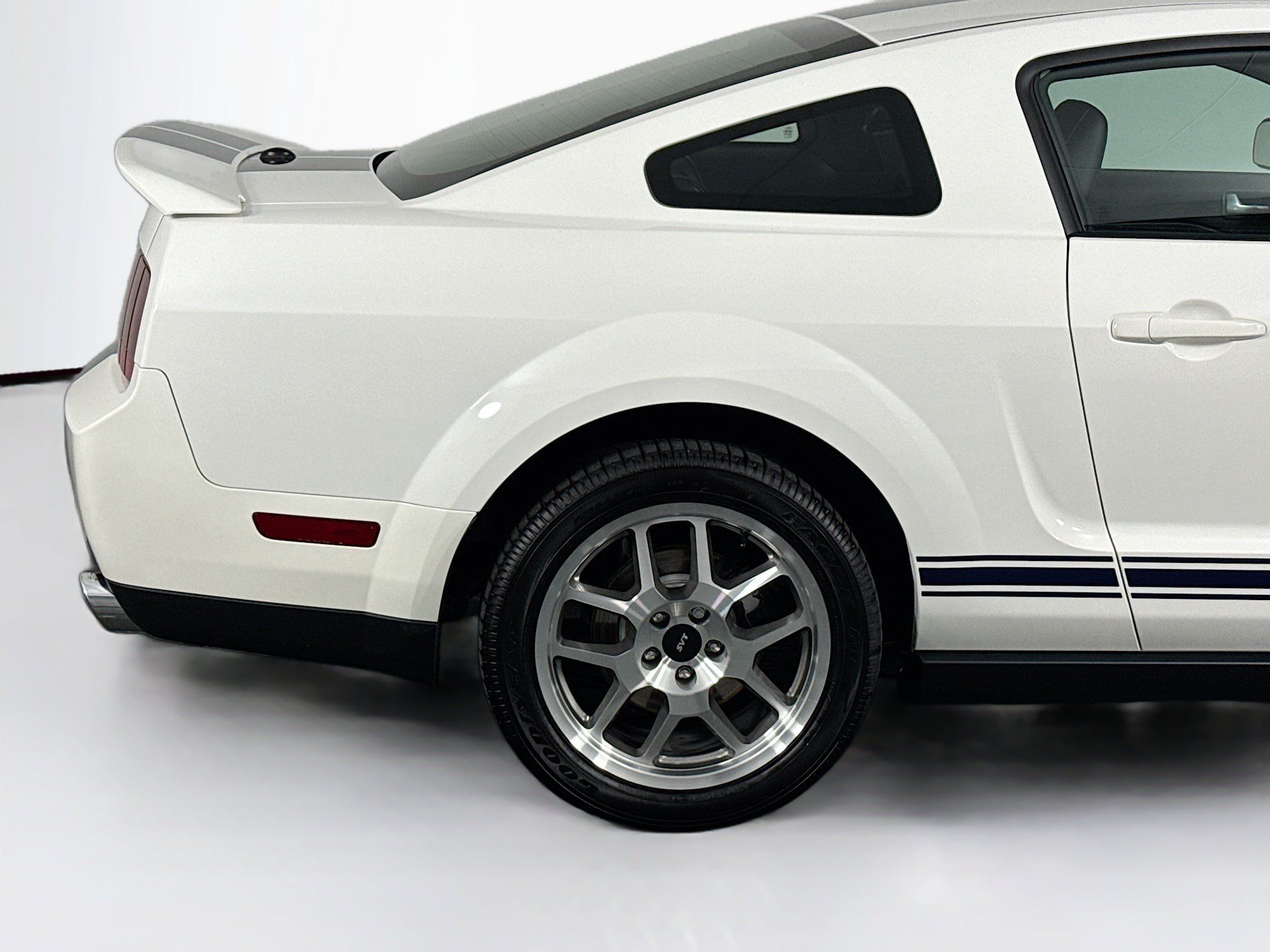 Used 2007 Ford Mustang Shelby GT500 RWD image 40