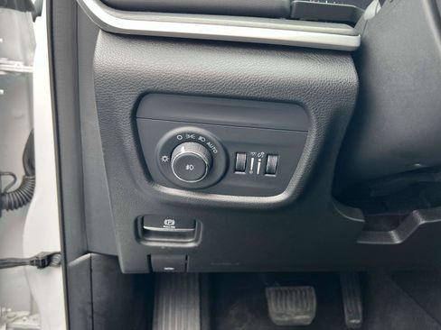 Used 2022 Jeep Grand Cherokee Limited image 19