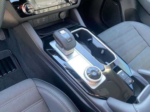 New 2025 Mitsubishi Outlander SE image 16