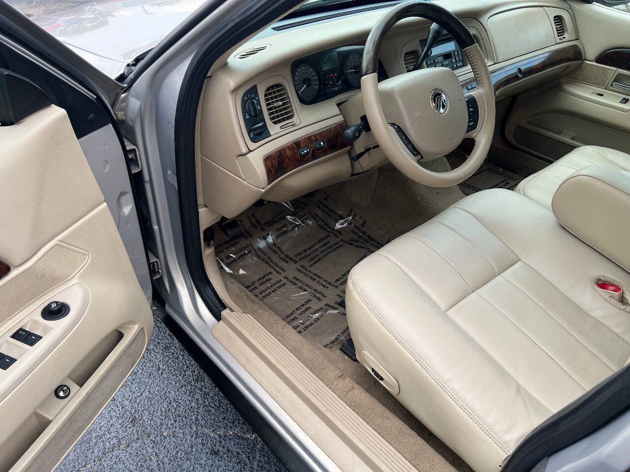 Used 2010 Mercury Grand Marquis LS RWD image 17