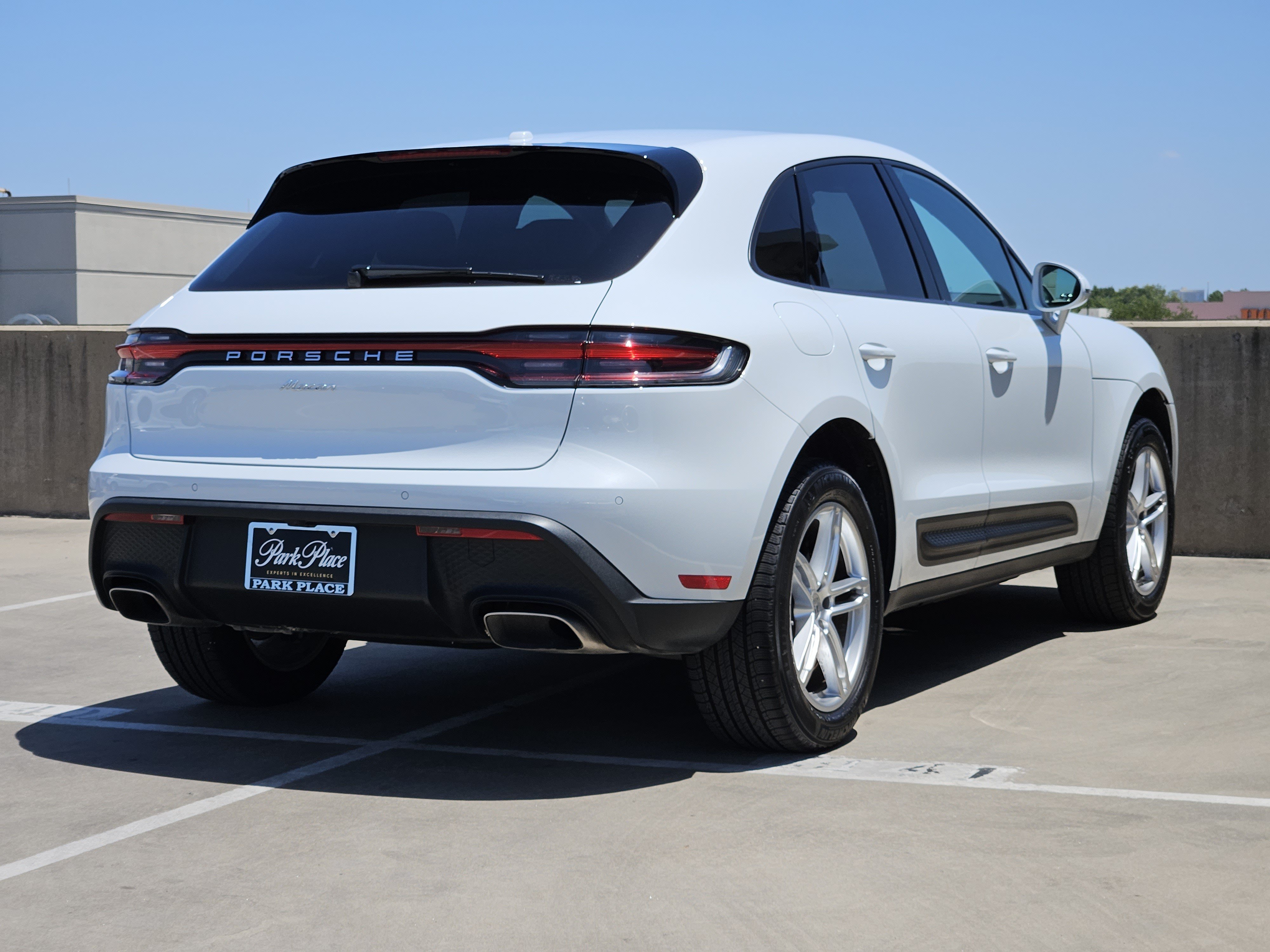 Certified 2026 Porsche Macan AWD/4WD image 8