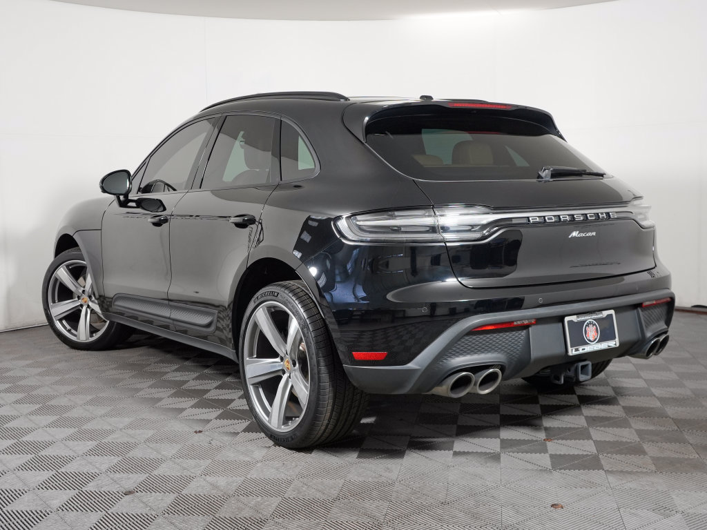 Certified 2024 Porsche Macan w/ Premium Plus Package AWD/4WD image 3