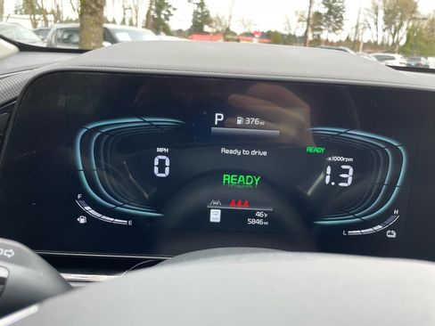 Used 2025 Kia Niro EX image 14