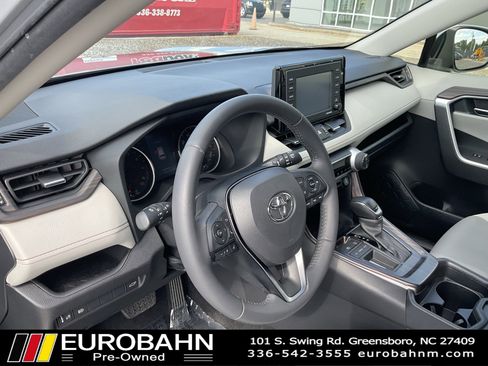 Used 2021 Toyota RAV4 XLE Premium image 7