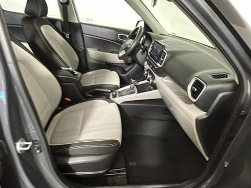 Used 2025 Hyundai Venue SEL FWD image 30