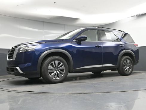 Used 2025 Nissan Pathfinder SV FWD image 22