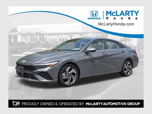 Used 2025 Hyundai Elantra SEL FWD image 1