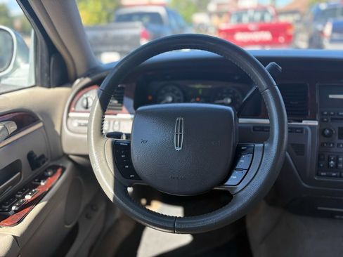 Used 2007 Lincoln Town Car Signature RWD image 20