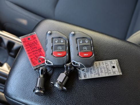 Used 2023 Jeep Wrangler Unlimited Sport image 34