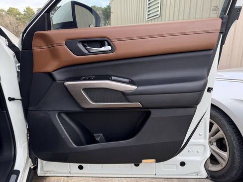 Used 2022 Nissan Pathfinder Platinum w/ Cargo Package image 24