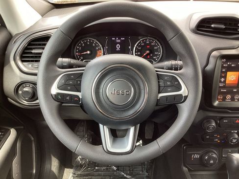 Used 2023 Jeep Renegade Latitude AWD/4WD image 15