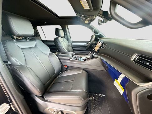 New 2026 Jeep Grand Wagoneer 4WD image 32