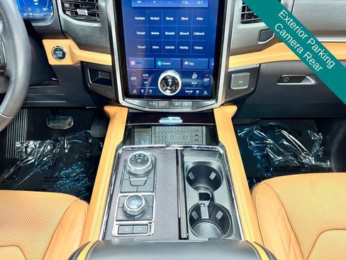 Used 2024 Ford Expedition Platinum AWD/4WD image 15