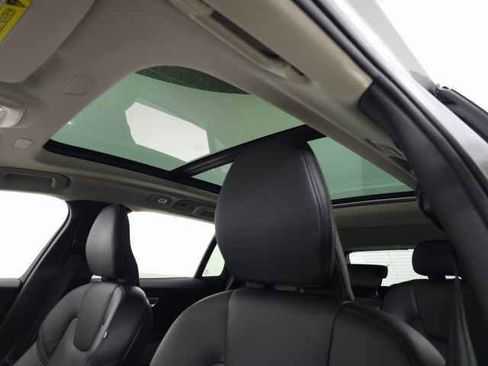 Used 2025 Volvo V60 B5 Cross Country Plus image 18