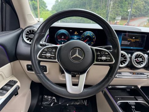 Used 2022 Mercedes-Benz GLB 250 4MATIC w/ Premium Package Lite image 43